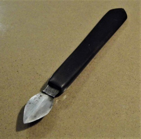 British Antique Rodgers Cutlery Eraser Knife: Rodgers began in 1724. These are also sold as Lancets or Bleeders. They obviously often served a double purpose. Marked Rodgers, Cutlers to her Majesty.