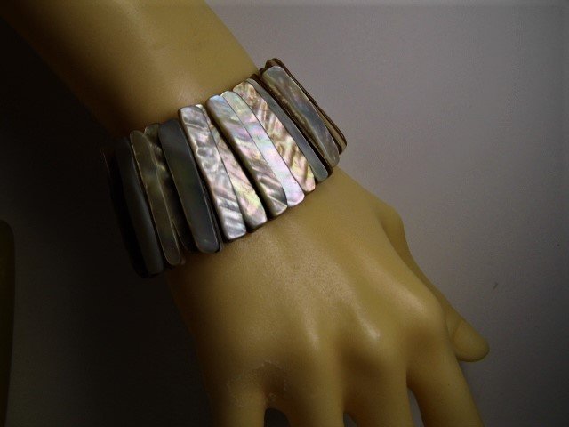 Abalone Shell Stretch Bracelet: Really attractive.