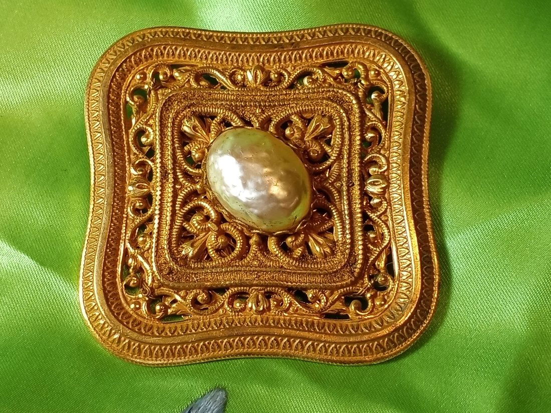 Large Vintage Miriam Haskell Brooch (1 of 4)