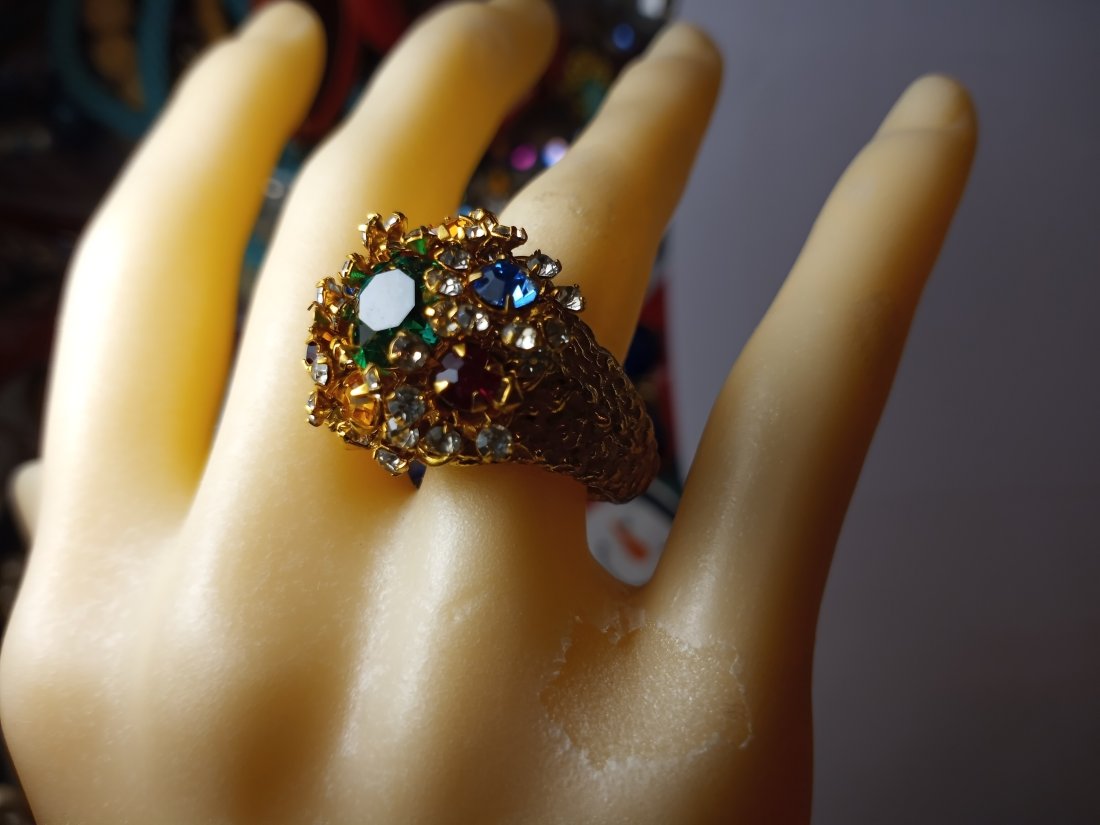 Vintage Miriam Haskell Cluster Ring: Clustery.