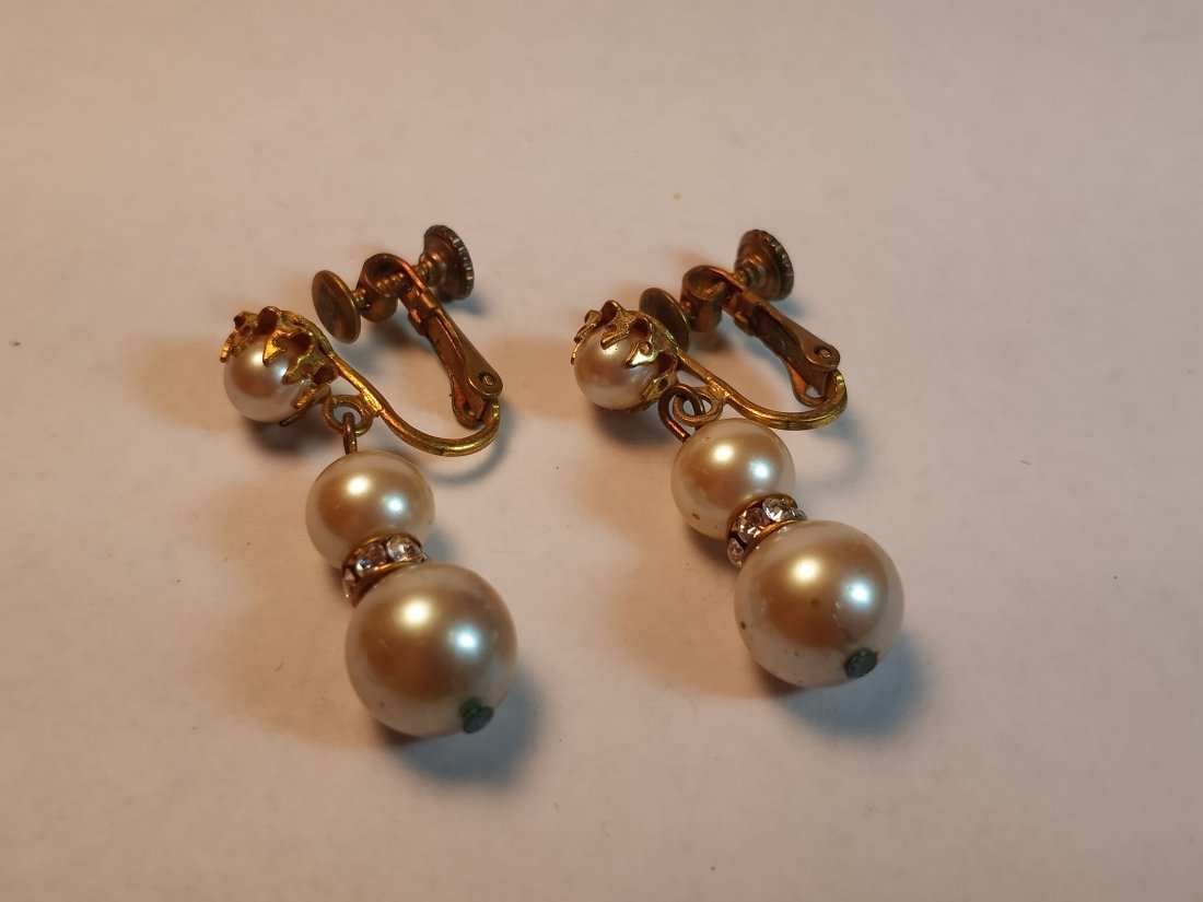 Pair Vintage Miriam Haskell Pearl Dangle Earrings (1 of 2)