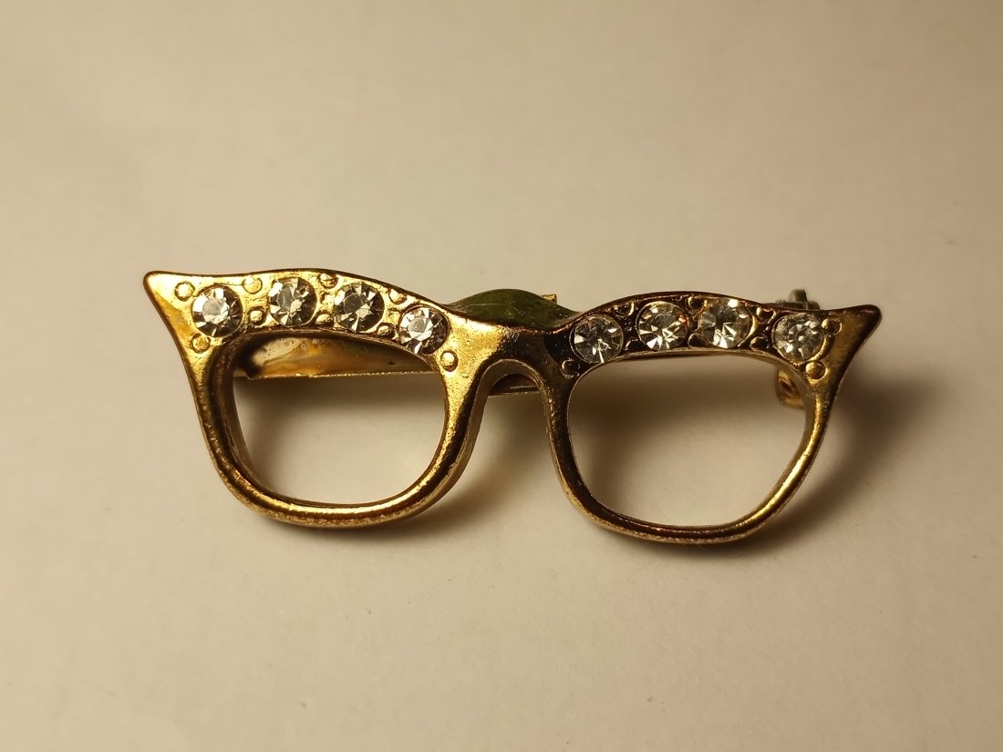 Cool Vintage Sunglasses Pin: You got the top pulled back and those Wayfarers on baby.