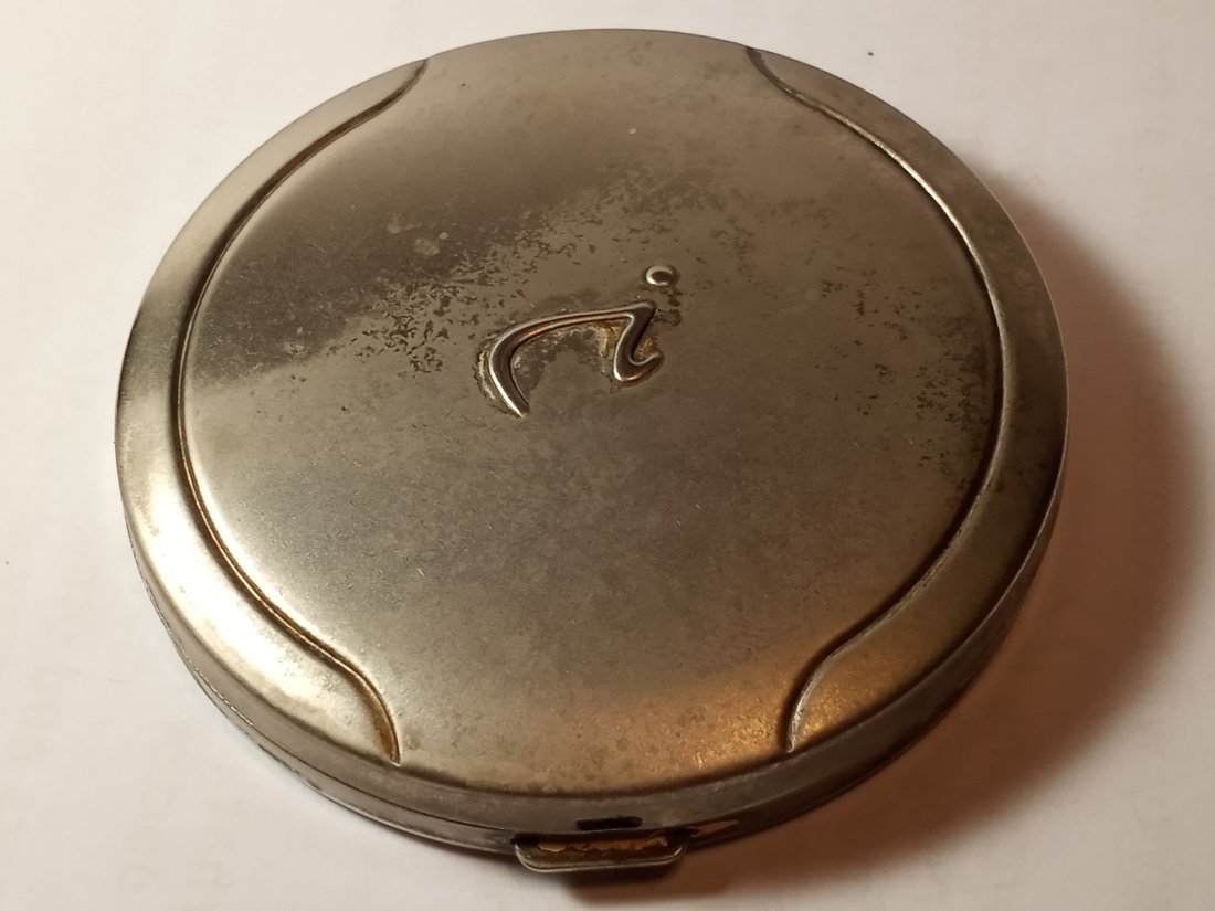 Large Vintage Rouge/Powder Dressing Room Compact (1 of 6)