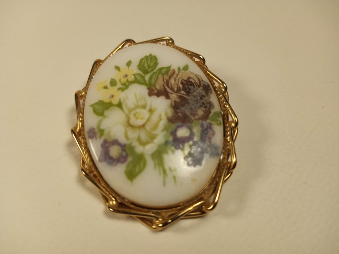 Pretty Floral Porcelain Pendant or Brooch (1 of 3)