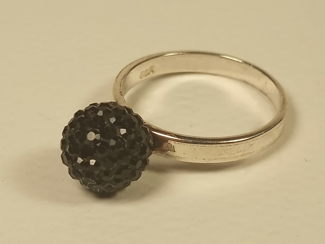 Vintage Encrusted Stones Solitaire Sterling SIlver Ring: Cool fine. No missing stones. Size 6 1/2.