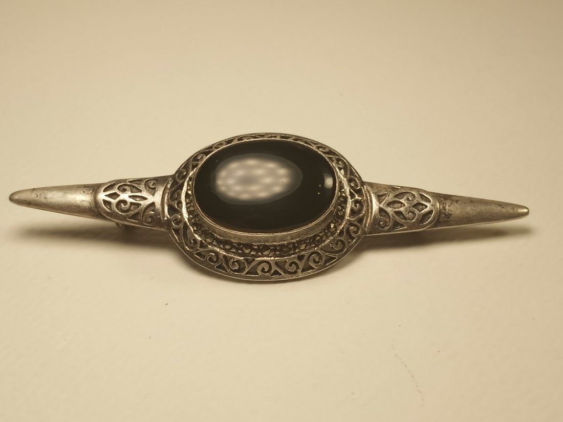 Very Nice Vintage 1920's Sterling Silver & Jet Stone Brooch (1 of 6)