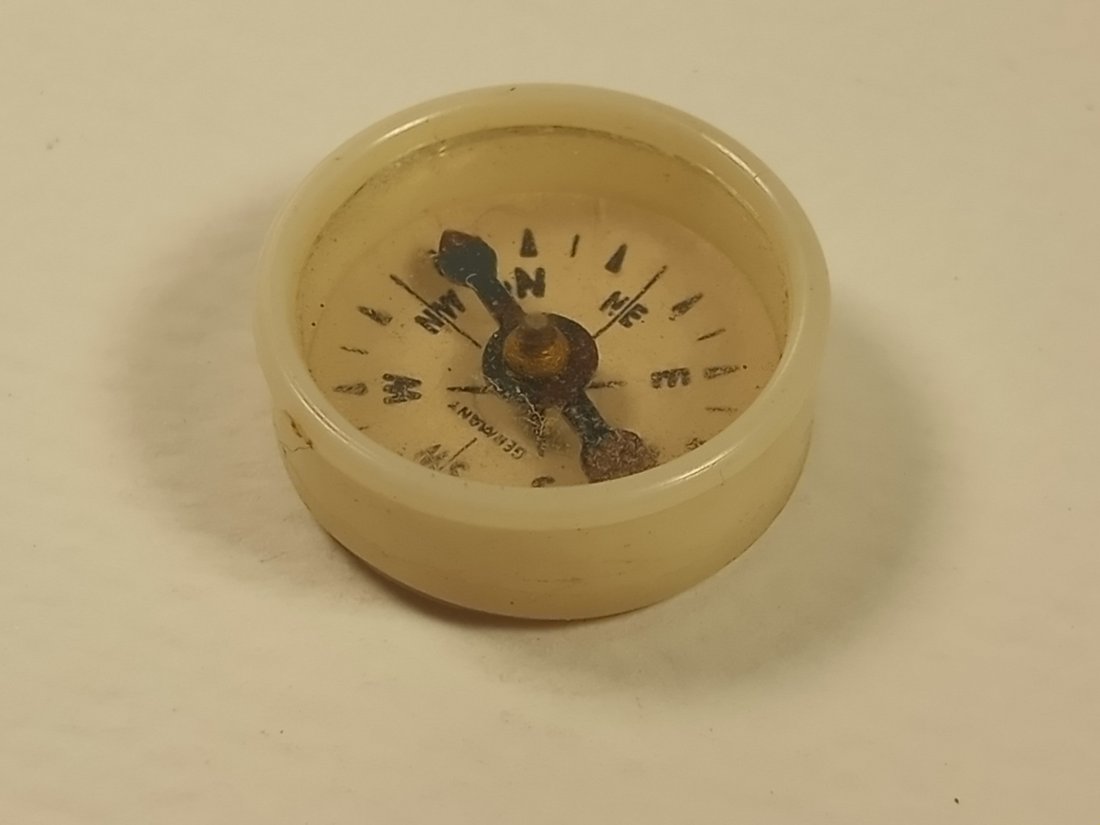 Fine Tiny Vintage Compass (1 of 3)