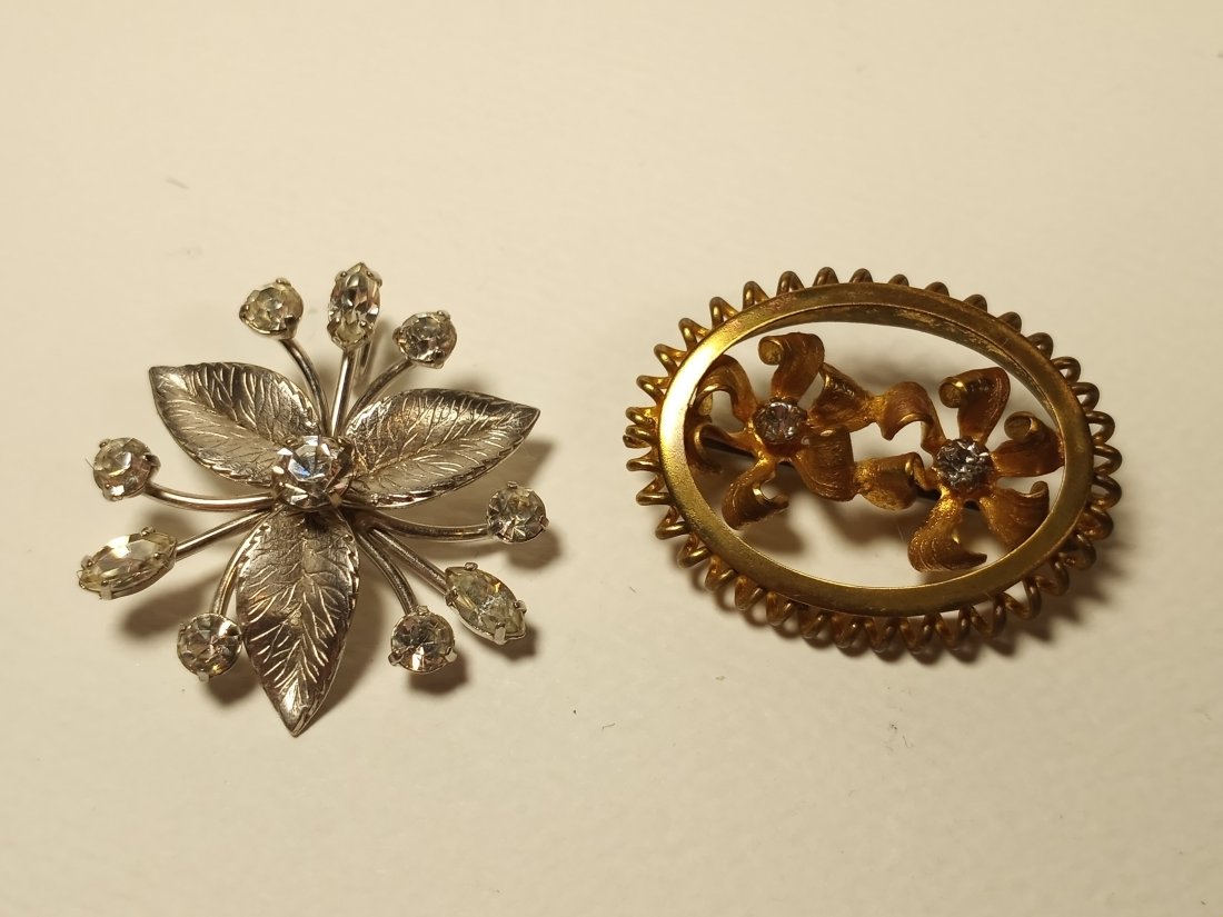 Pair Nice Vintage Pin and Pendant Pair Krementz: Silver tone pendant is Krementz. Gold pin has some gold plating on it.