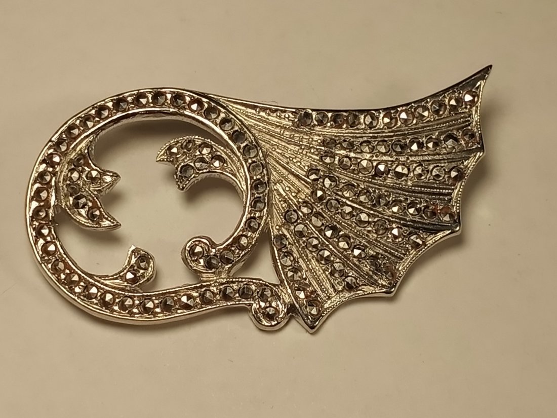 Beautiful Vintage Sterling Silver Marcasite Brooch: Marked sterling. A comet or wisp?