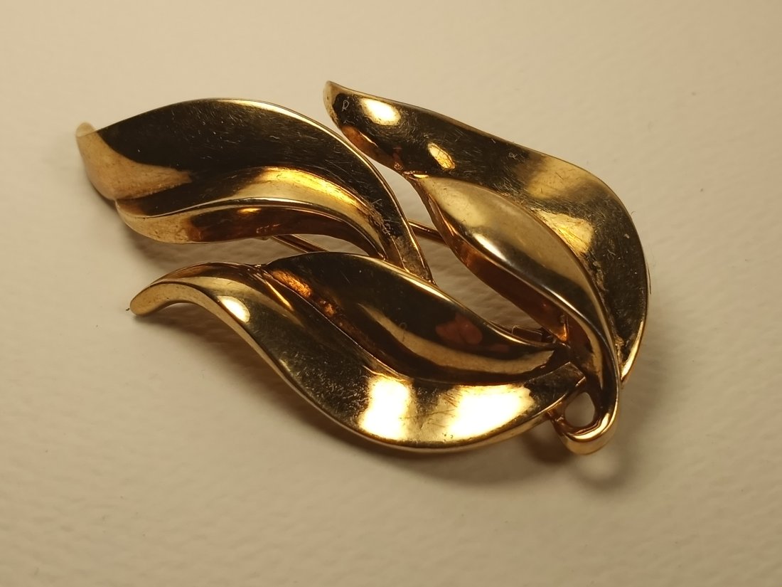 Vintage Fine Trifari Costume Brooch Flame: Either floral or a flame.