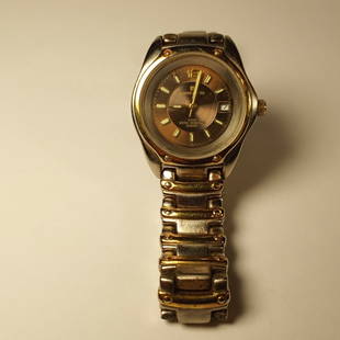 Vintage Pierre Cardin Quartz Watch 3 Atmos Unisex Design: Beautiful watch. Original easy clasp band. New cell. Keeps perfect time. Here is link to info about French-Italian designer Cardin:https://en.wikipedia.org/wiki/Pierre_Cardin