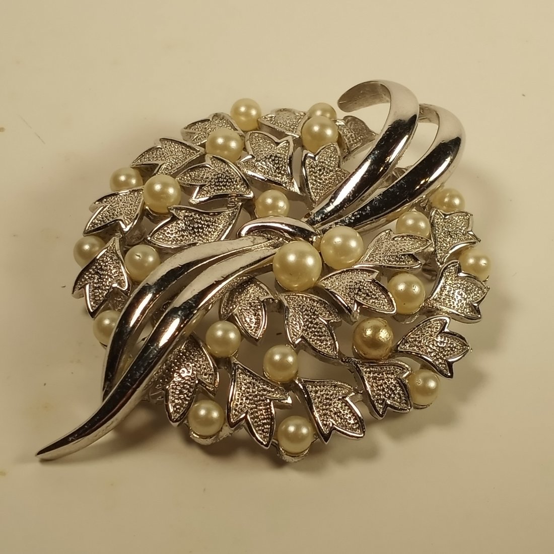 Pretty Vintage Trifari Silver Tone Brooch: Very good condition.