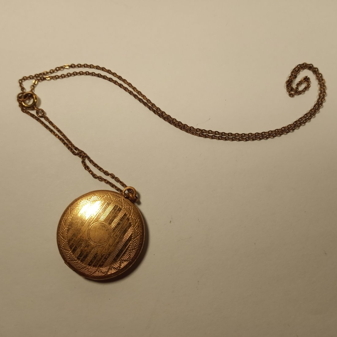 Nice Antique Rolled Gold Victorian Locket Necklace: Made for two photos. Snaps tightly shut. 18 inch chain.