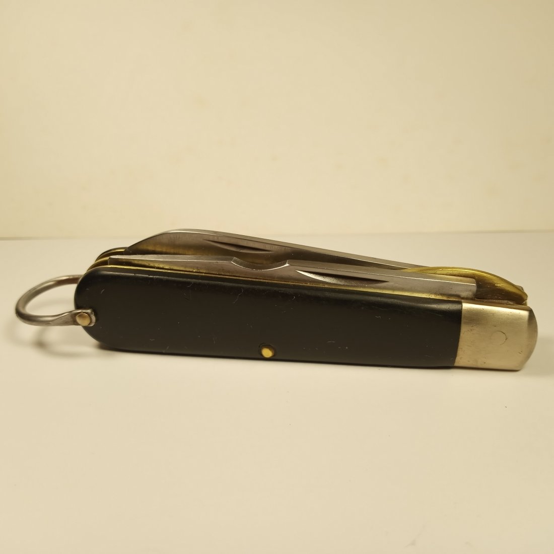 Vintage Heavy Sturdy Camillus Knife twin Blade aka Electrician's Knife: Lots of character wear, but used with care. Additional $1.50 shipping.