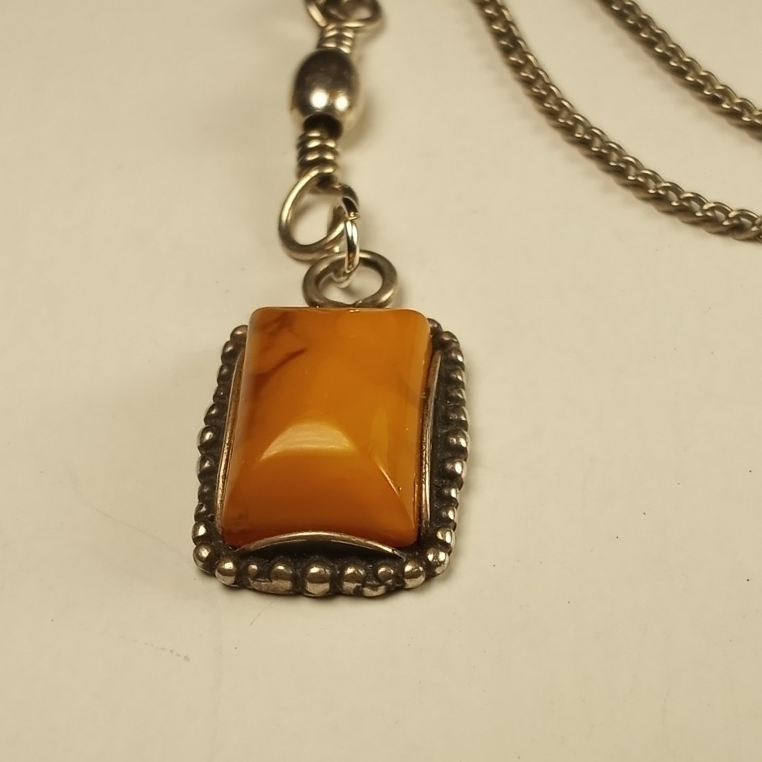 Oh So Fine Vintage Baltic Amber Pendant Necklace (1 of 4)