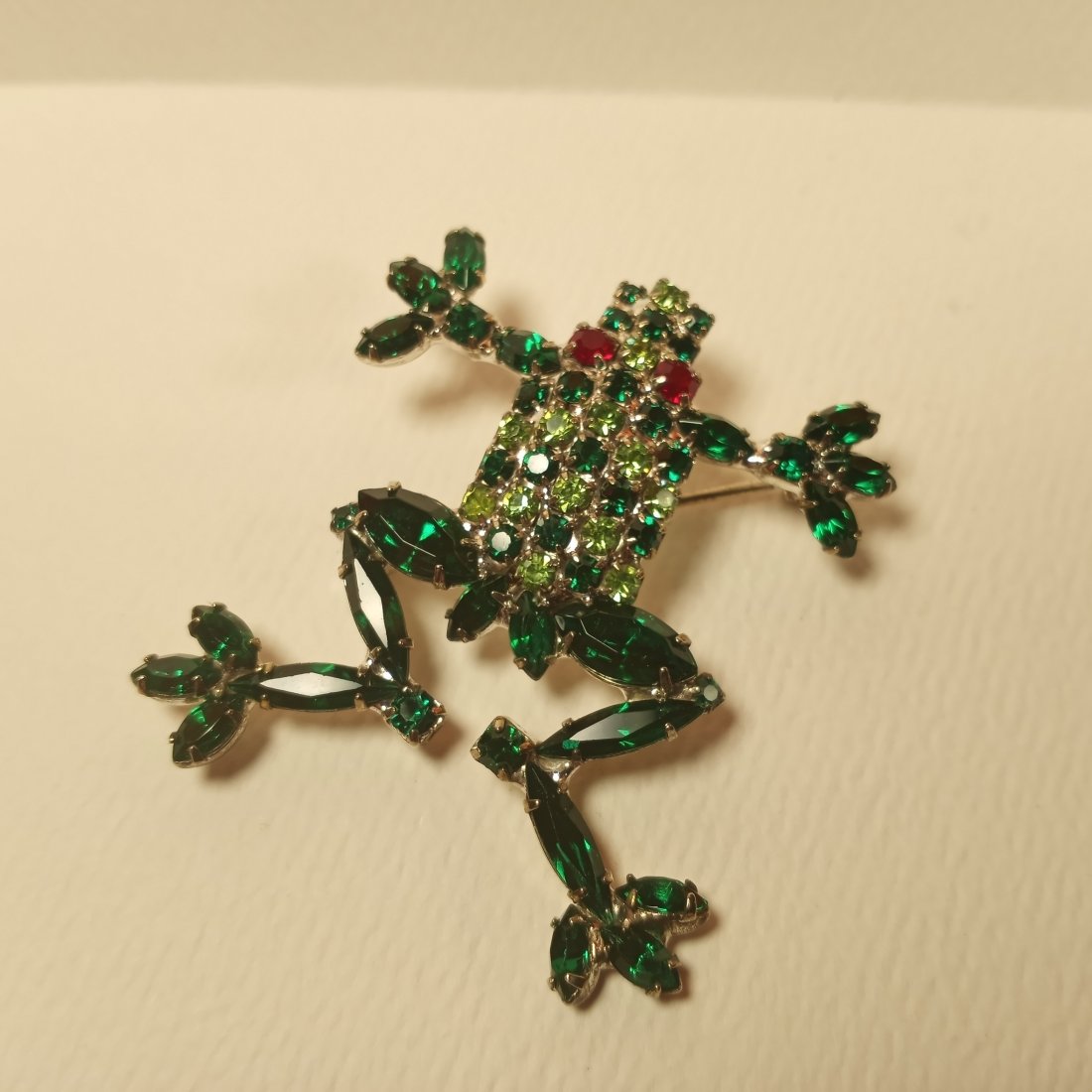 Vintage Costume German Rhinestone Brooch Tree Frog (1 of 4)