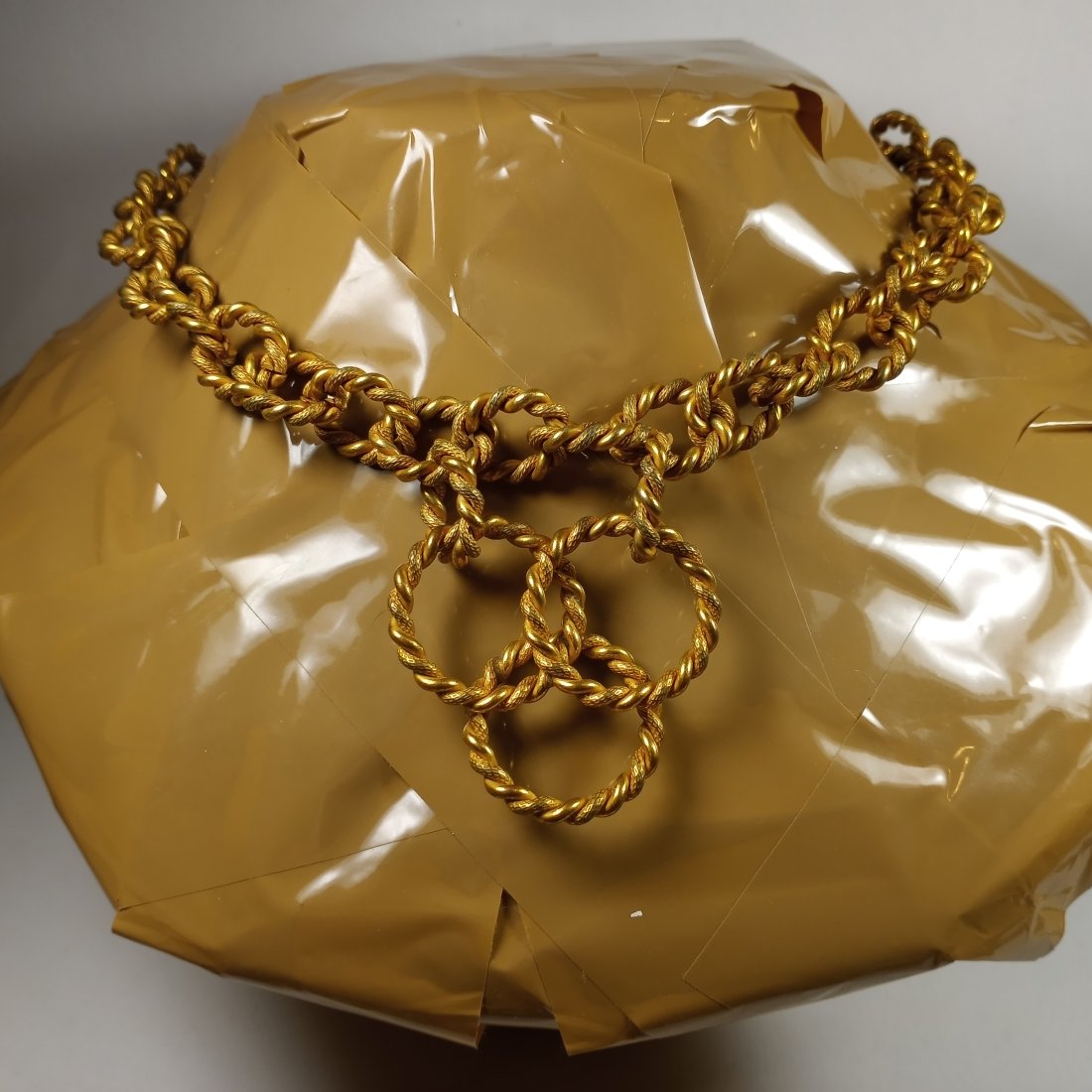 Vintage Miriam Haskell Link Pendant Necklace: Very good condition. Ca 1960. Adjustable 14 1/2 to 17 inches.