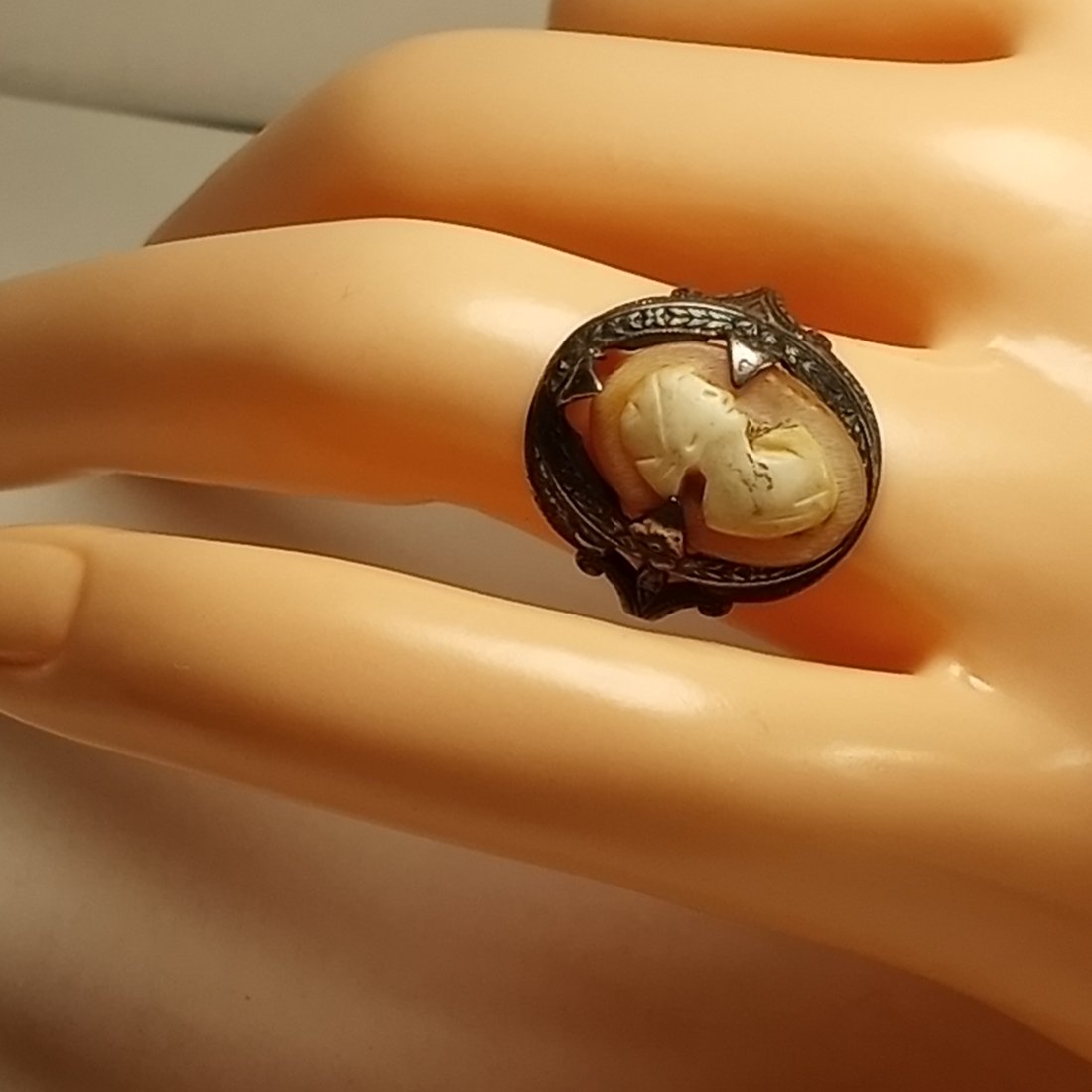 Fine Very Antique Shell Cameo Silver Ring (1 of 2)