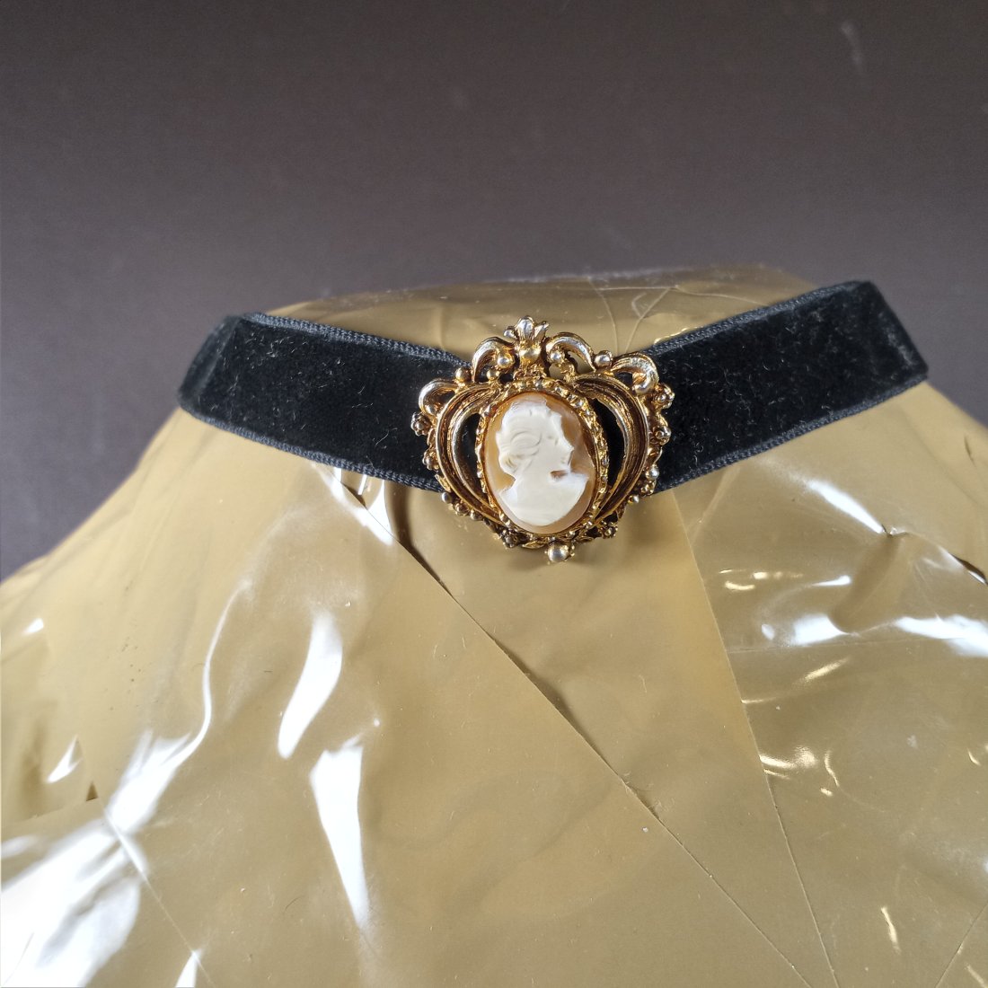 Victoria Style Velvet Collar Cameo Necklace: Adjusts 14 to 17 inches.