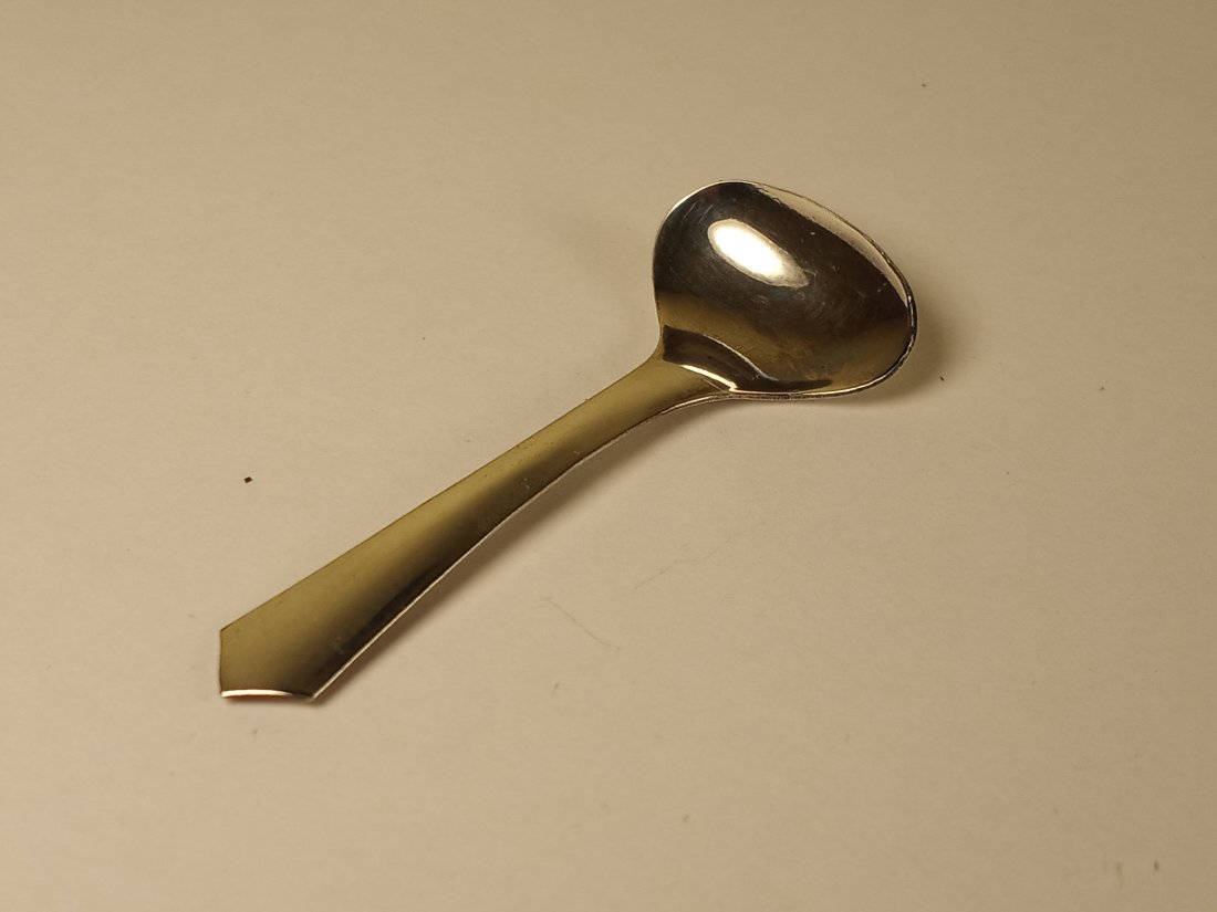 Interesting Sterling Silver Utensil Snuff Spoon or Powder Medicine Spoon: Until the mid-20th century most medicines were either liquid or powder form. Pills were very rare. Also, it was common to snort snuff from small spoon-like implements. Original box.