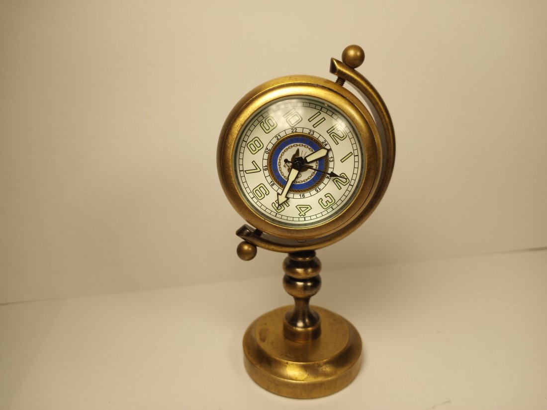 Vintage US Navy Ship's Wheel Brass Clock (1 of 5)