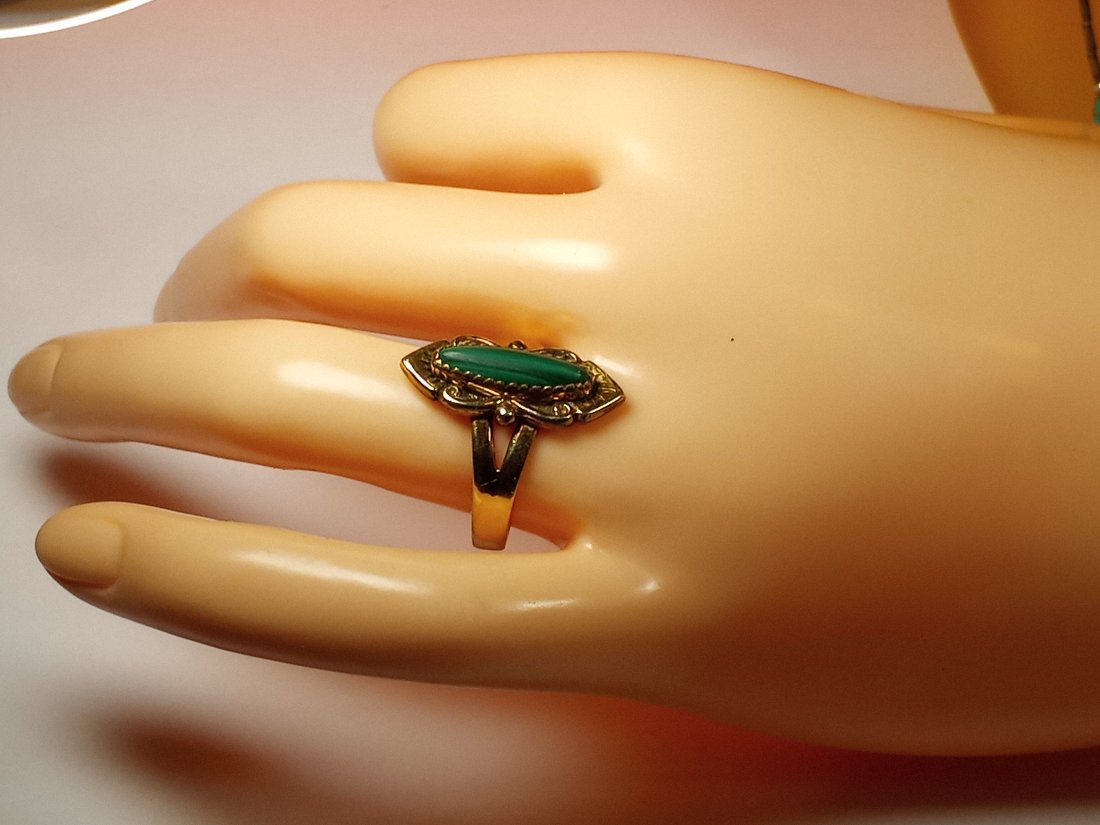 Beautiful Malachite and 12 Karat Gold Filled Vintage Ring sz 7 3/4 (1 of 4)
