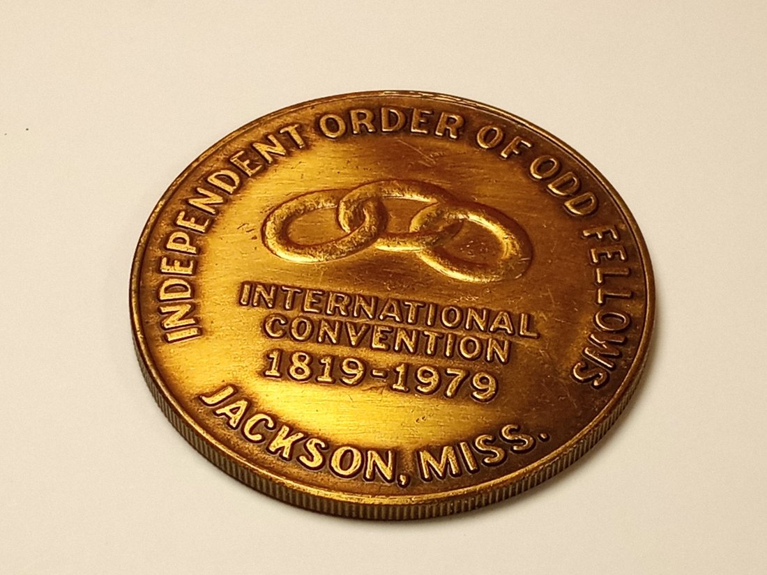 Vintage Independent Order of Odd Fellows International Convention Coin 1819-1979: IOOC established in 1819. Worldwide fraternal charity organization with 600,000 members. Coin struck for the sesquicentennial of the founding of the order.