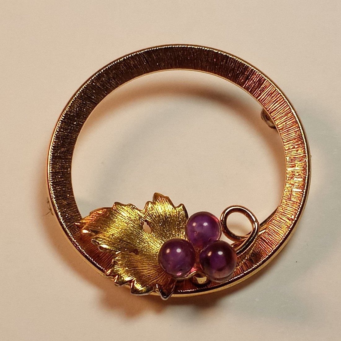 Cute Vintage Krementz Grapes Brooch Amethyst (1 of 3)
