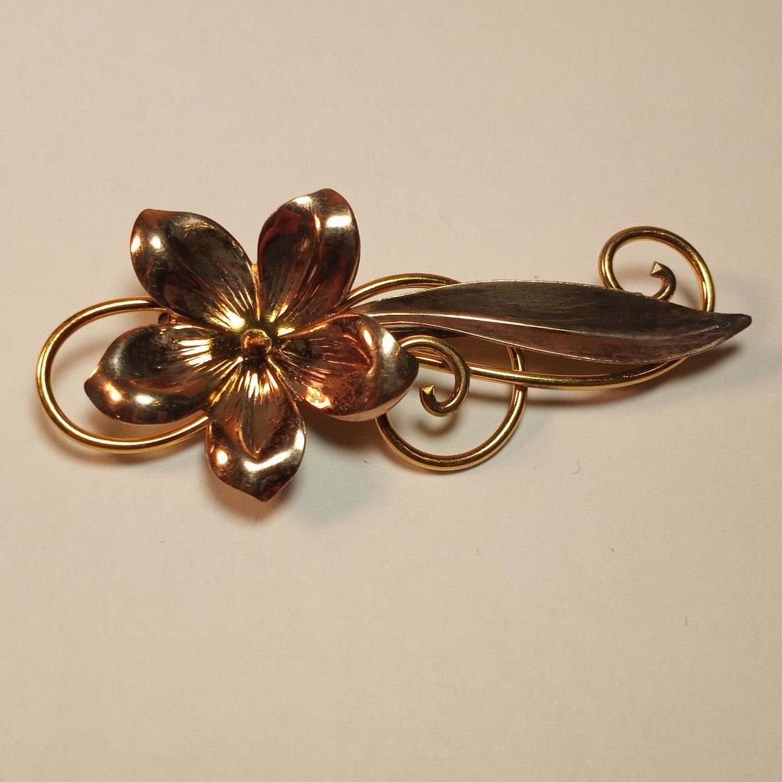 Vintage 12 Kt Gold Filled Van Dell Floral Brooch (#0451) on Mar 26, 2023 | Franckearth in AL Vintage 12 Kt Gold Filled Van Dell Floral Brooch (#0451) on Mar 26, 2023 | Franckearth in AL