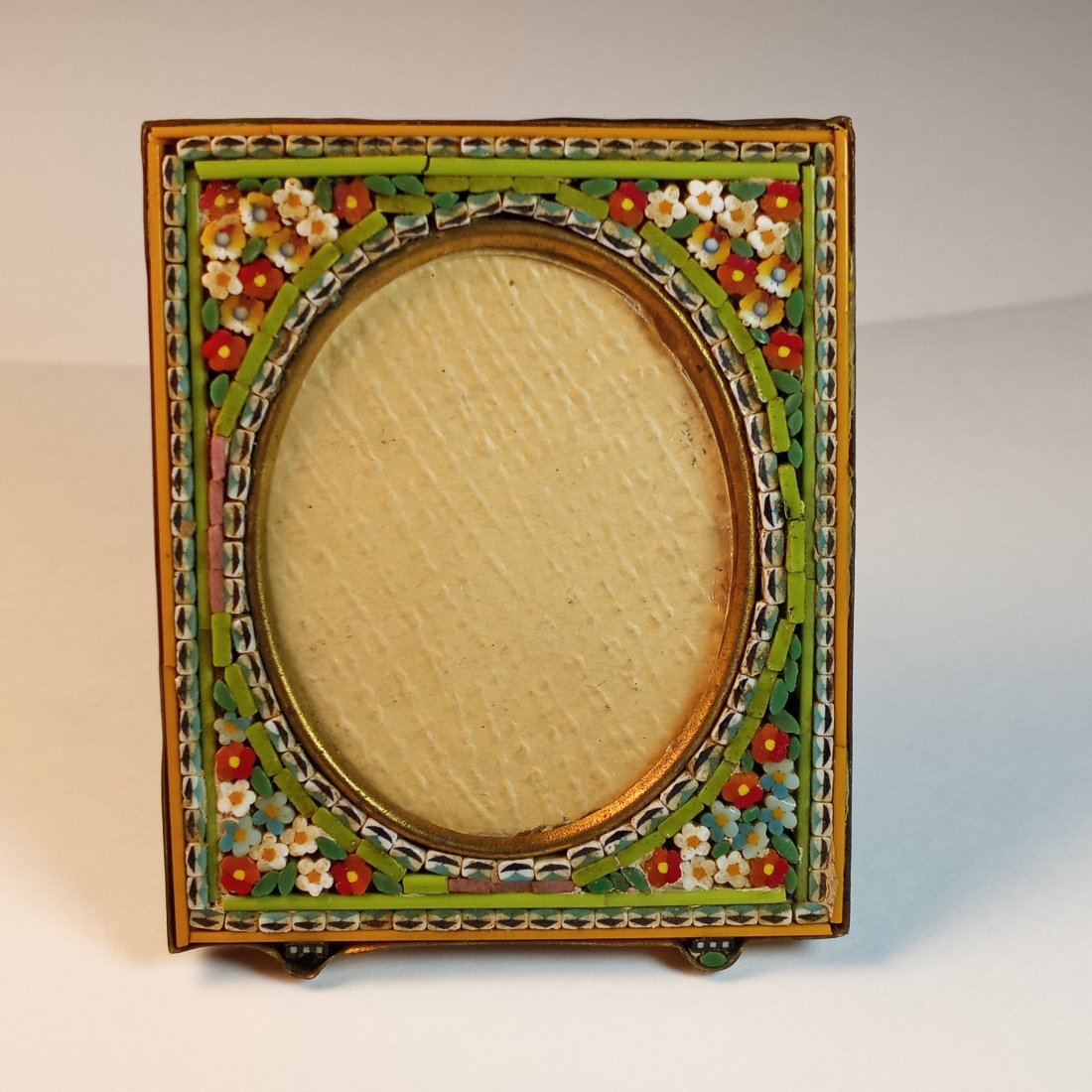Picture Frame: Good condition. Per photos.