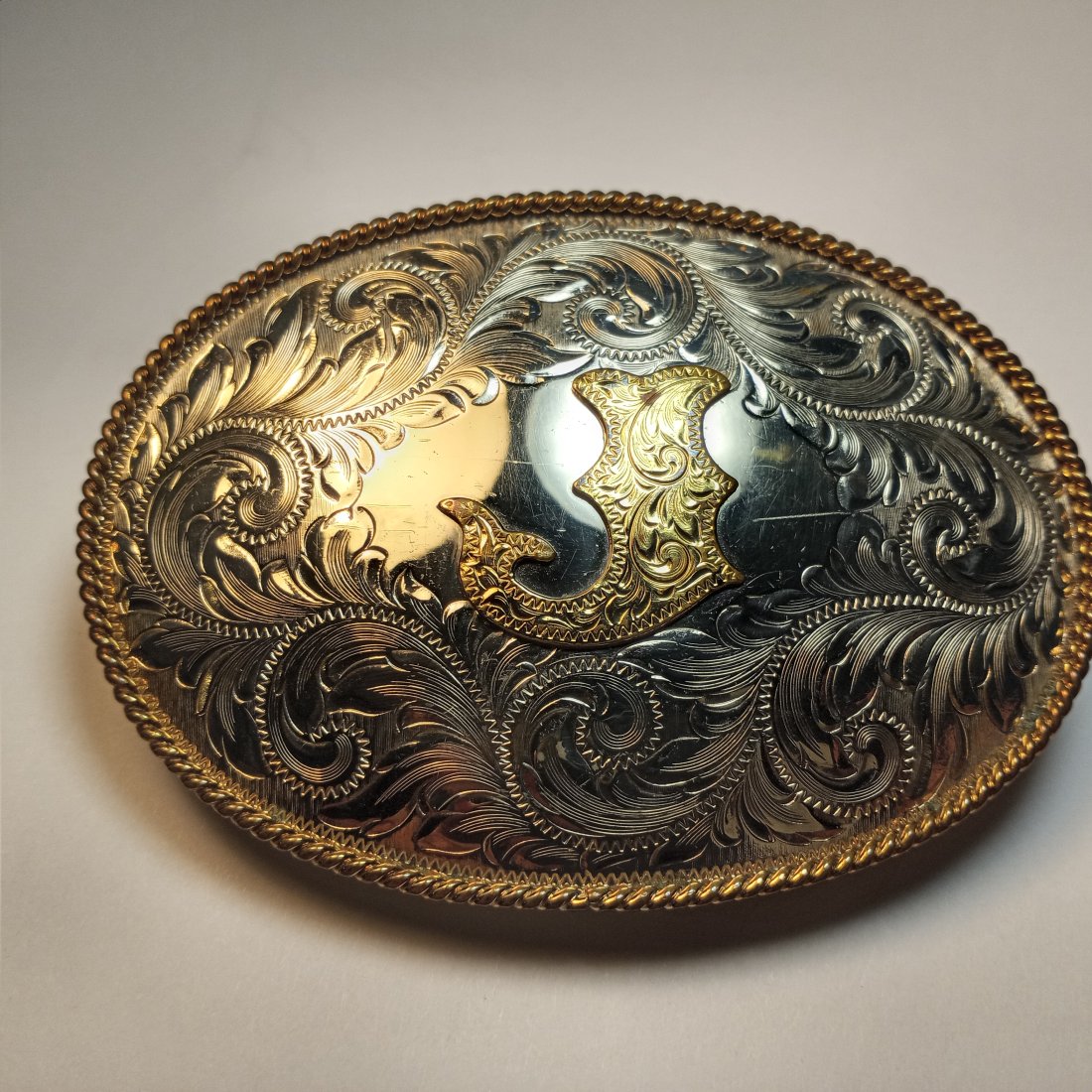Montana Silversmiths Buckle Monogram 'J': Big buckle. Fine condition.
