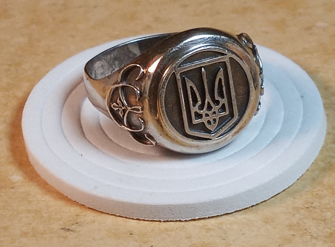Soviet Era Silver Ring Ukrainian Trident: Size about 10 1/3. Hallmarks are on exterior butt of ring.