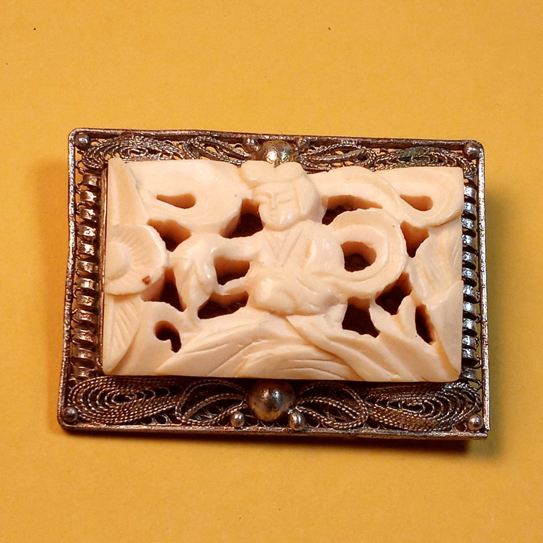 Antique Chinese Carved Filigree Brooch Pin: Good condition.