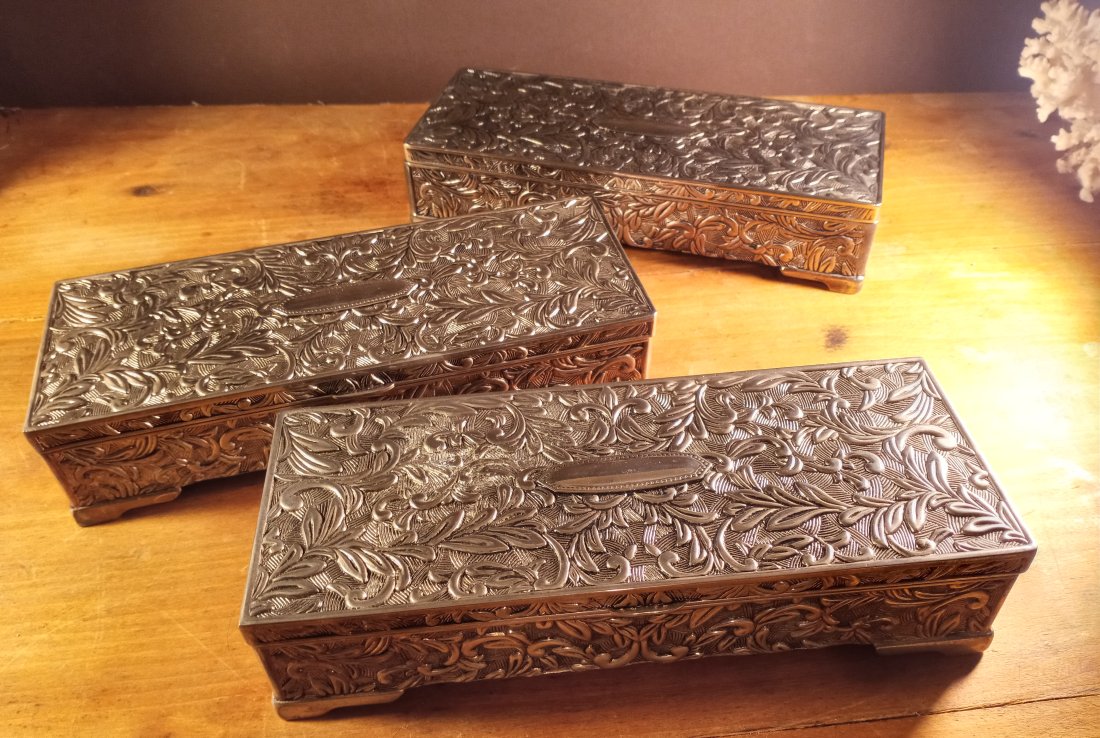 Lot of Three Godinger Jewelry Boxes: Only one shows signs of wear. Felt bottoms. Legged. Mirror.