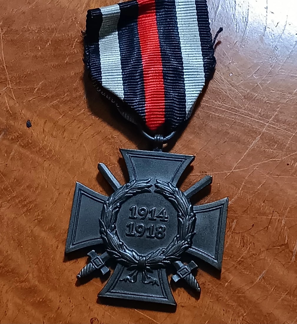 Antique WWI German Bronze Service Hindenburg Medal w/ Ribbon Front Line Soldier (1 of 4)