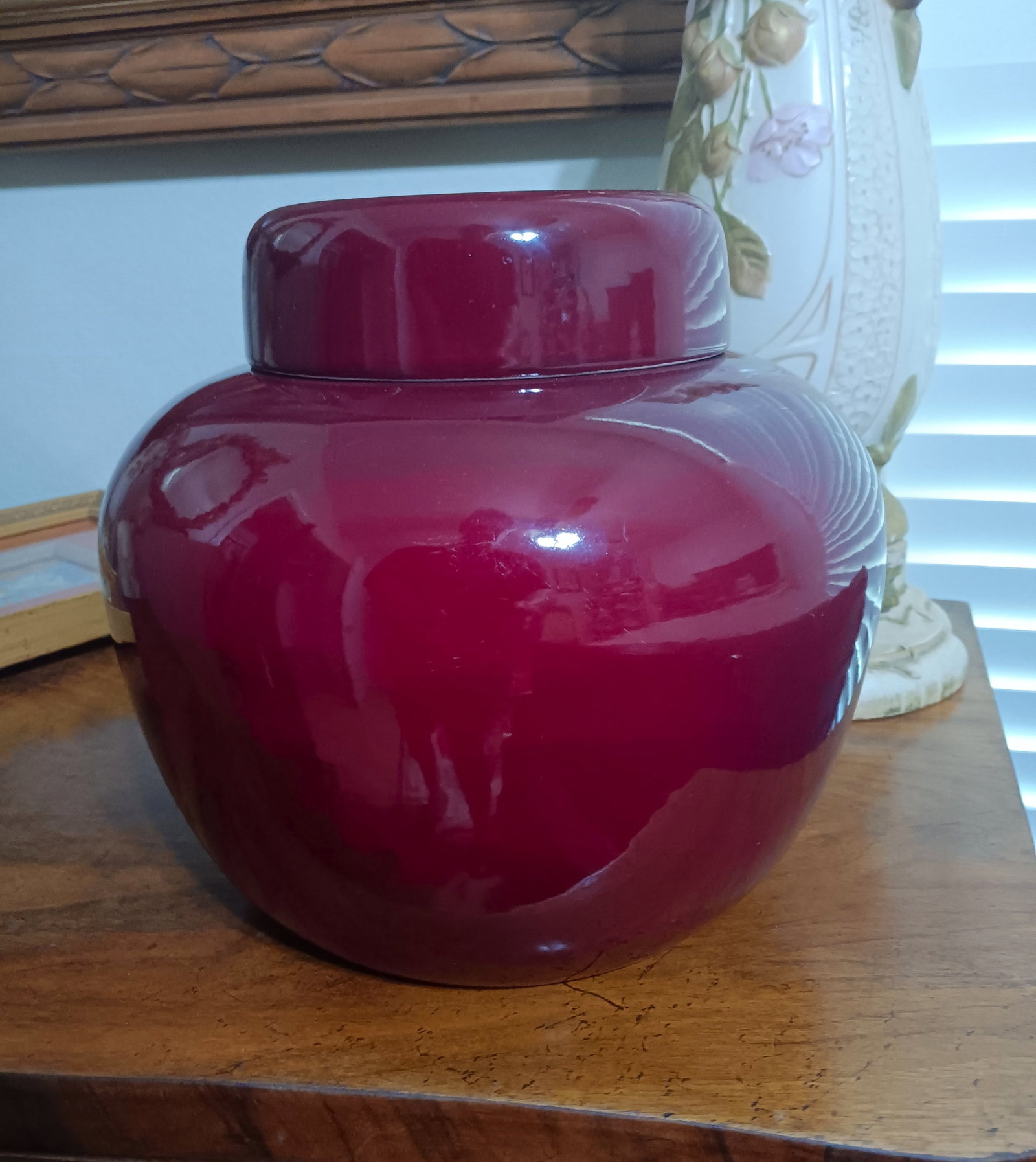 Vintage Lidded Sangue de Boeuf Porcelain Ginger Jar: Measures circa 9 inches tall by 10 inches wide. No chips or cracks.
