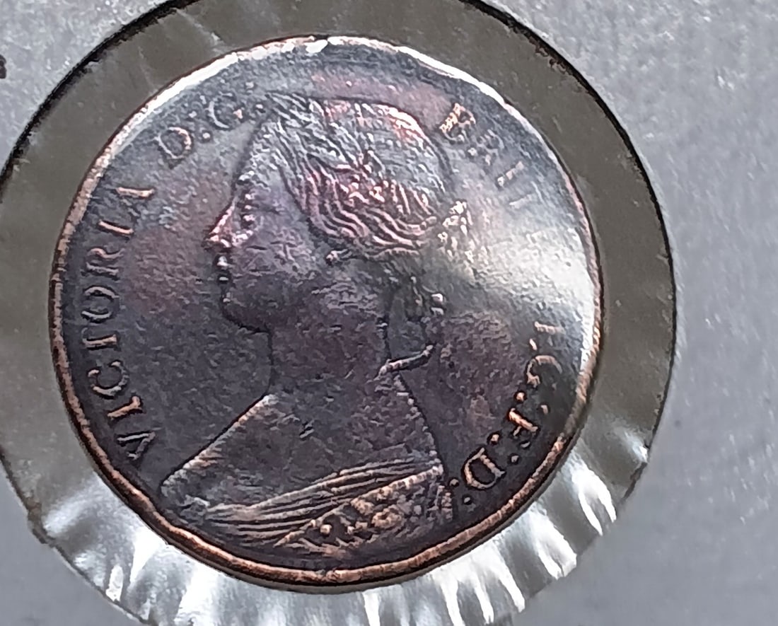 1863 Victoria 'Bun Head' British Farthing (1 of 2)