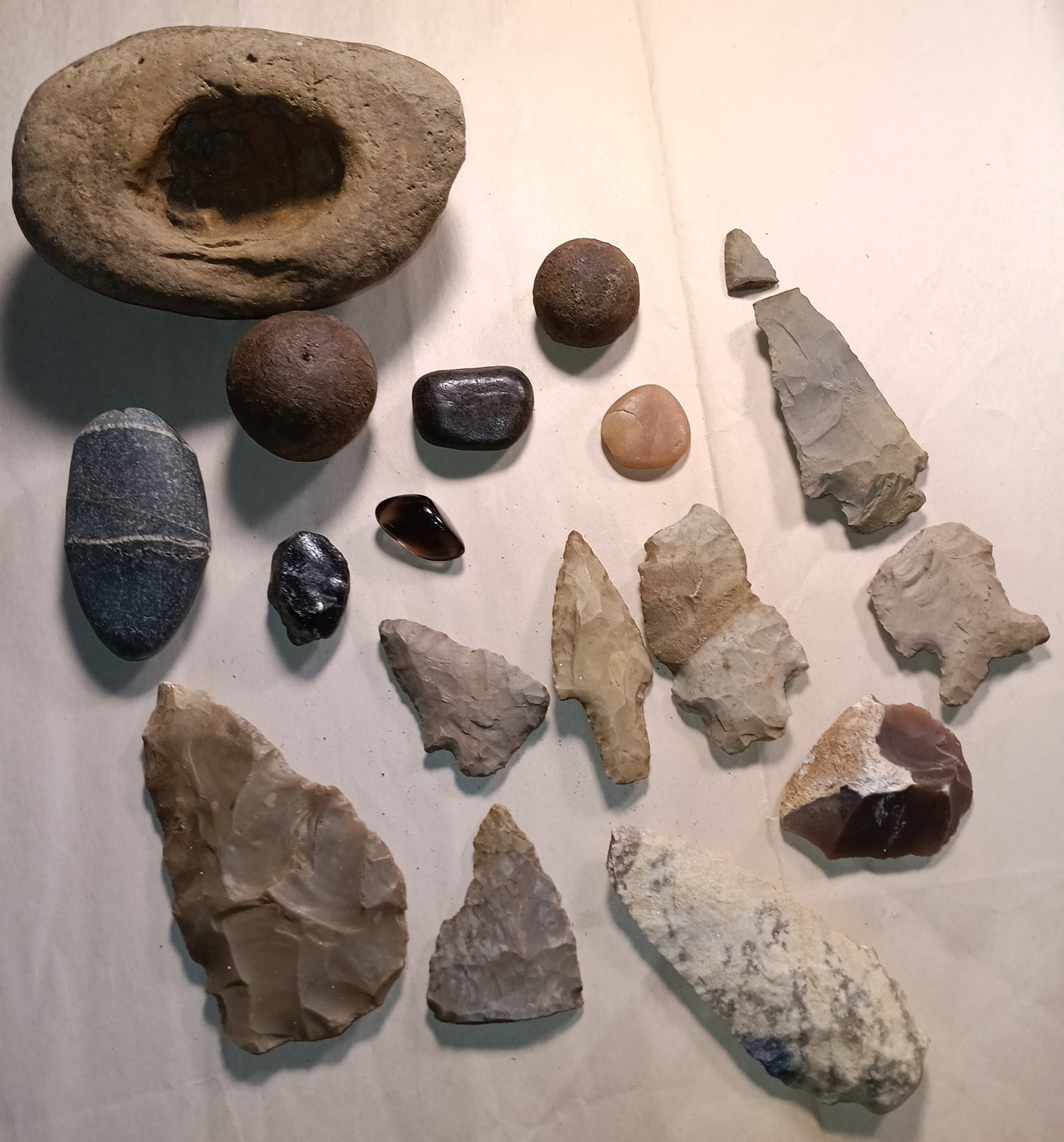 Lot of American Wilderness / Primitive Artifacts Arrowheads Musket Ball Grapeshot (1 of 9)
