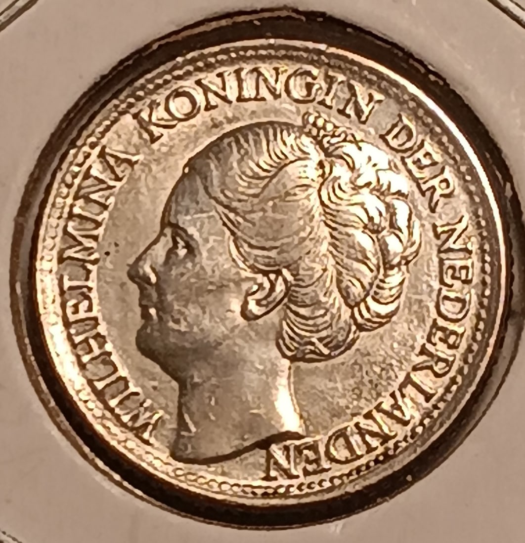 1944 Silver Wilhelmina 25 Cents Coin Philadelphia Mint (1 of 2)