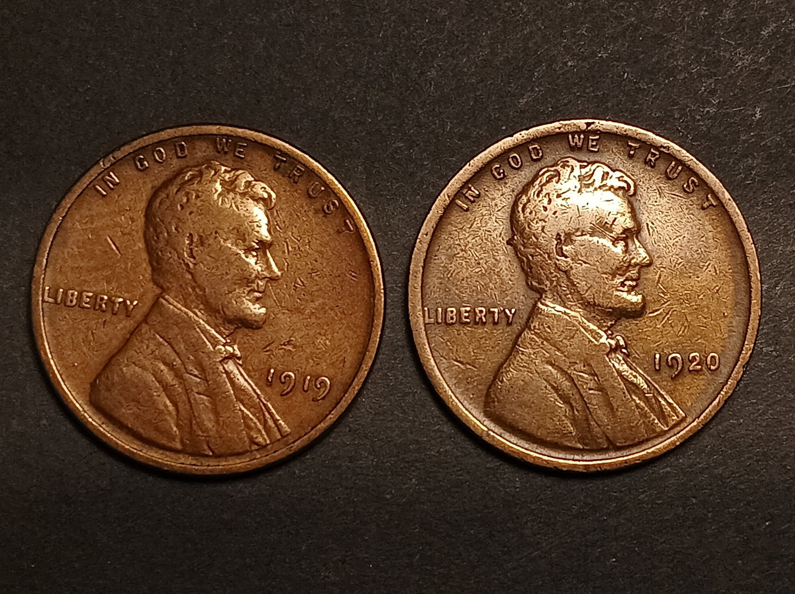 Pair of Lincoln Copper Pennies 1919 1920 (1 of 2)