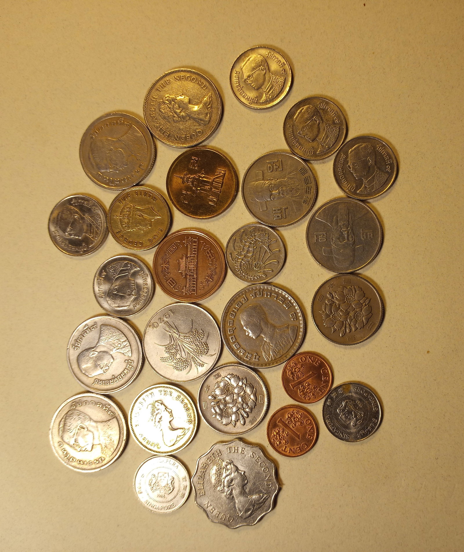 Lot of Vintage Asian Coins Hong Kong Indonesia Orient: Nice lot of coins from the 1940's to the present. Most are in very good condition.