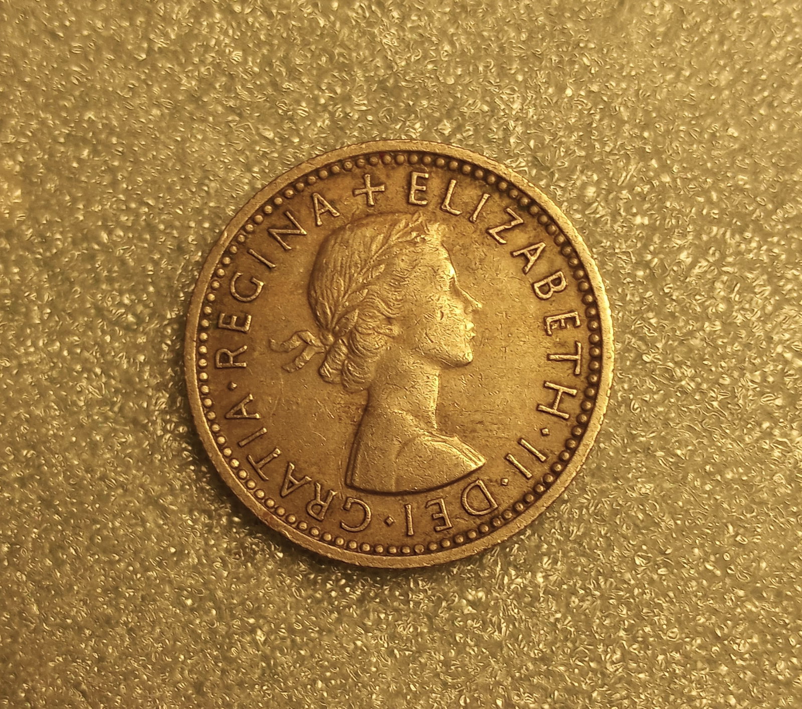 Elizabeth 1959 Sixpence Popular Collectible Coin: Ungraded condition. Bold strike.