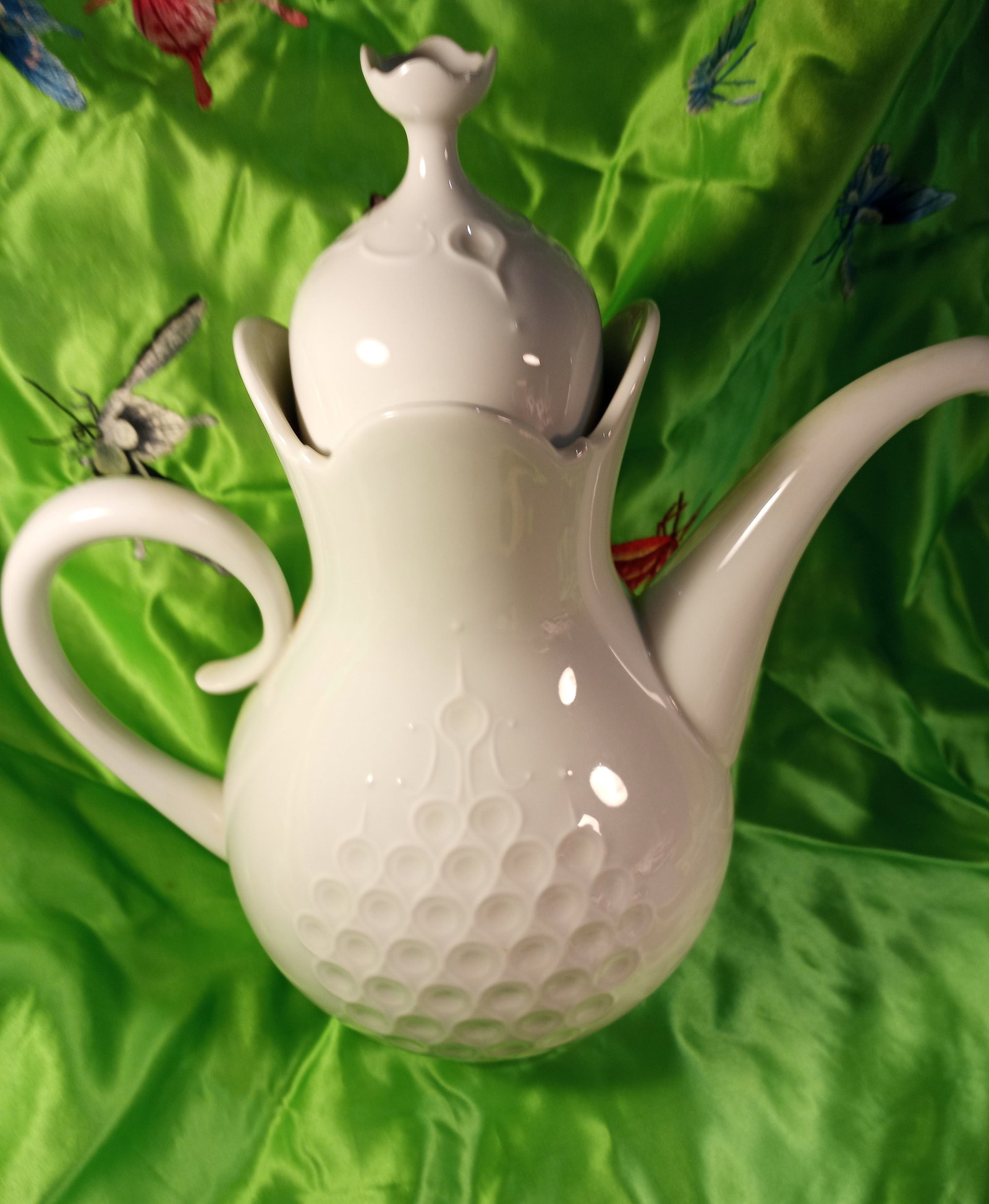 Large Meissen Heirloom Chocolate/Coffee/Teapot: 12 inches tall. Holds 1 1/2 liters. Never used. Purchased at the Meissen works in Meissen circa 1980. No issues or repairs.