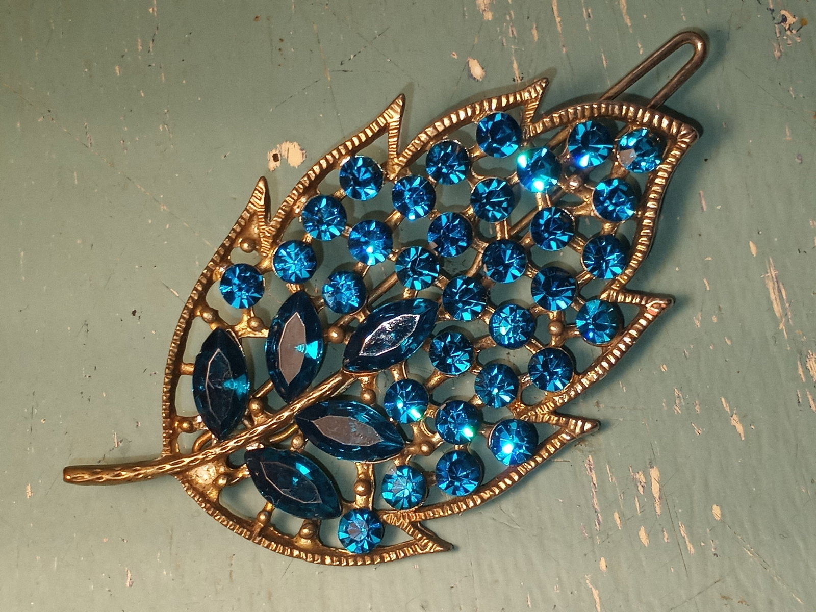 Vintage Feuille Leaf Hair Brooch: Sizable, colorful. 2 1/2 inches. Good clasp.