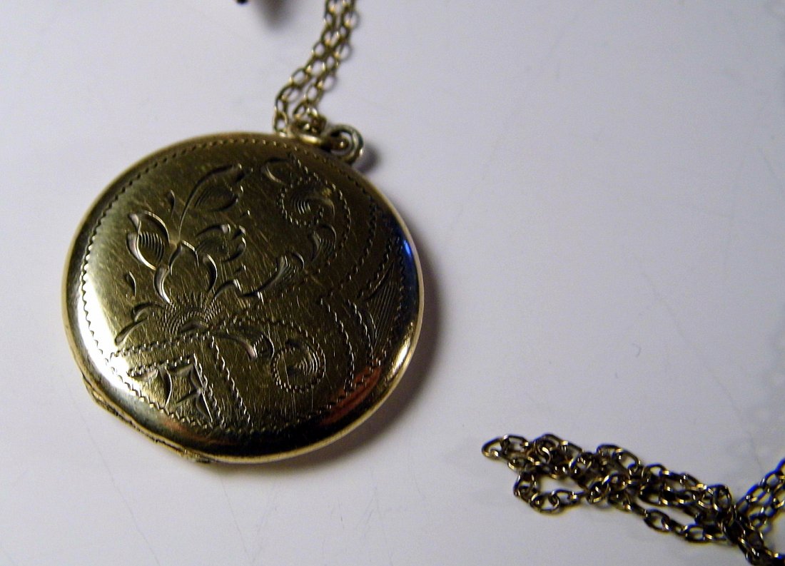 Victorian Gold Filled Locket & Chain Double portrait. (1 of 6)