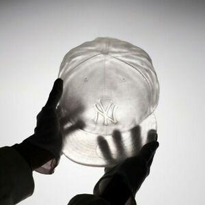 DANIEL ARSHAM (Américain, né en 1980): Crystal Relic 001 (Basketball hat), 2019 Cast resin sculpture with the original presentation box. Stamped with the artist's logo and numbred on the box. Edition of 500. - 4,7 x 11,8 x 8,2 in The lot i