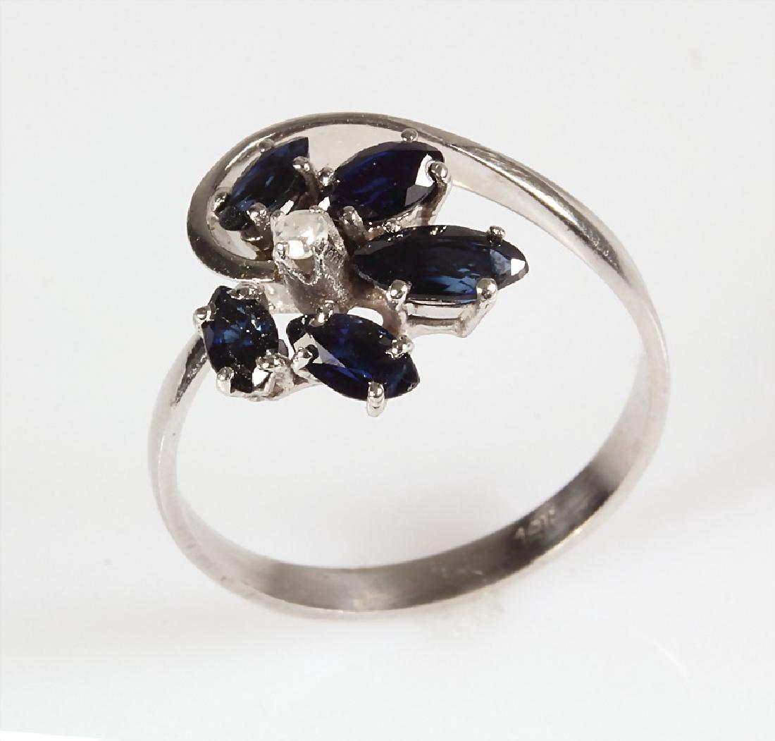 Saphir-Ring, WG 585/000, 5 Saphire in Navetteform (1 of 1)