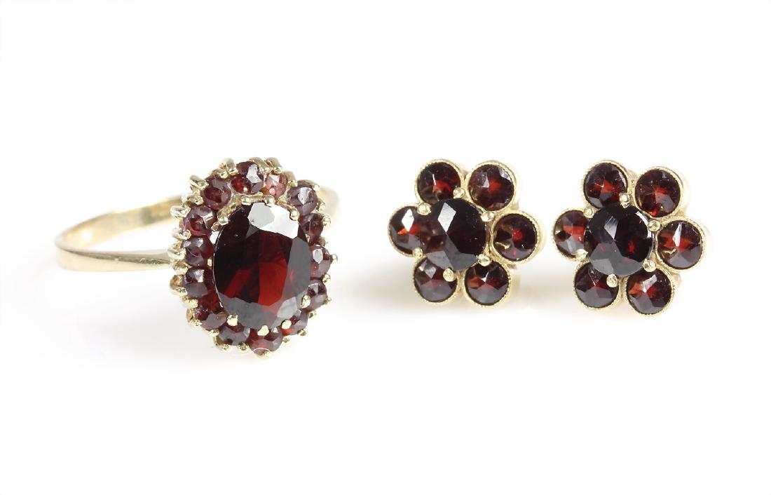 Lot: GG 333/000 mit Böhmischen Granaten, 1 Ring, (1 of 1)