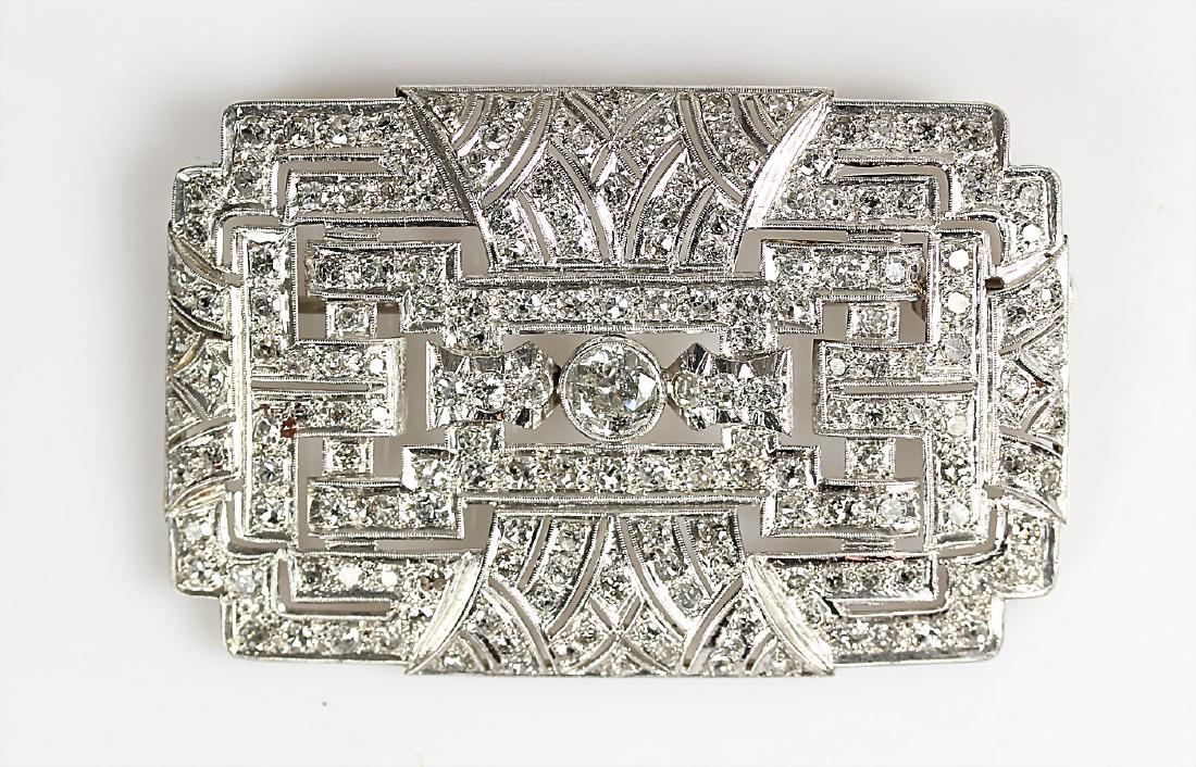 Brosche, ART-DECO 1920er Jahre, Amerika ? Punze leider: Brosche, ART-DECO 1920er Jahre, Amerika ? Punze leider nicht zu deuten, Platin (geprüft), 1 Altschliff-Diamant ca. 0,95 ct weiß-p 2, 178 Altschliff- und 8/8 Diamanten total ca. 4,7 ct wei&s