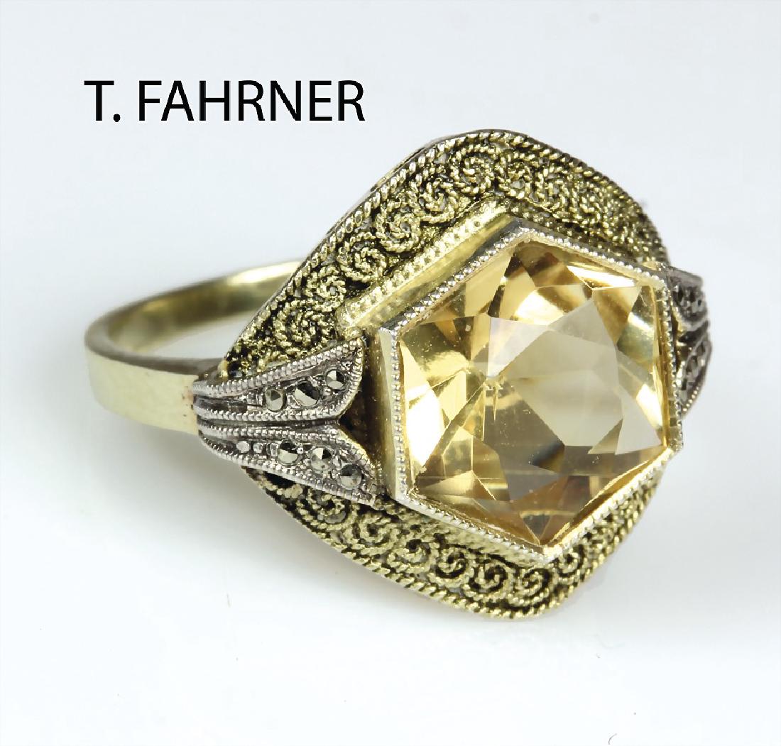 Ring, "T.FAHRNER" 1930/40er Jahre, Silber: Ring, "T.FAHRNER" 1930/40er Jahre, Silber 925/000 teilvergoldet, sig.: FAHRNER TF 925, zentraler Citrin (6-eckig), seitlich mit Markasiten ausgefasst, fein strukturiert, RW ca. 54,5